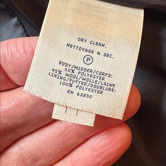 Lands End sz 4 navy blue blazer with gold buttons - Picture 5 of 6